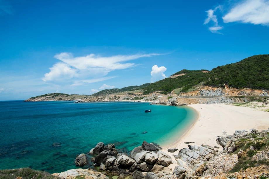 bãi biển hoang sơ Ninh Thuận