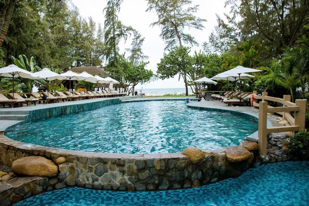 hồ bơi Hồ Tràm Beach Boutique Resort & Spa